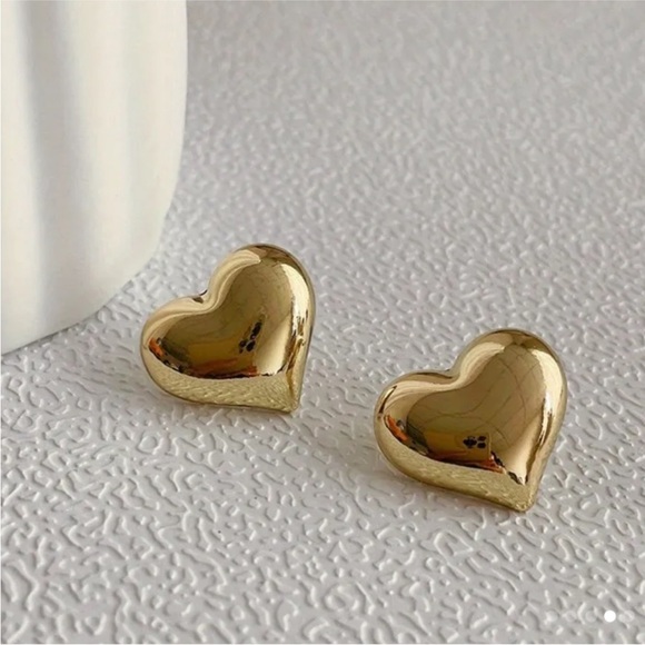 NWOT Georgina 14K Gold Plated Heart Earrings - Picture 2 of 2